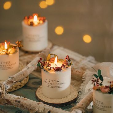 Scented Candle With Dried Flower