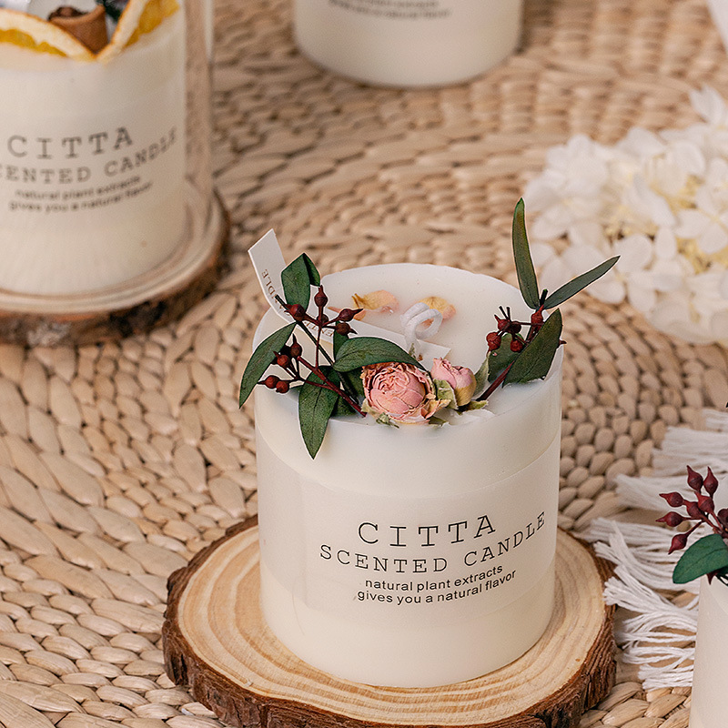 Scented Candle With Dried Flower